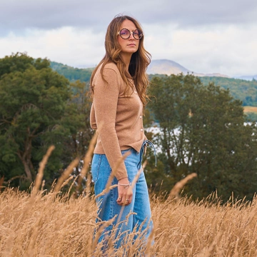 Eve trägt die Lands' End Edit Collection