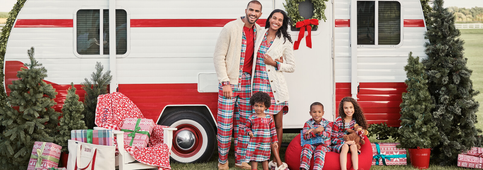 Gemütliche Pyjama-Sets, die Ihre Familie in der Weihnachtszeit gerne vorzeigen wird